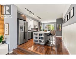 709 Premier Street, North Vancouver, BC V7J0A5 Photo 9