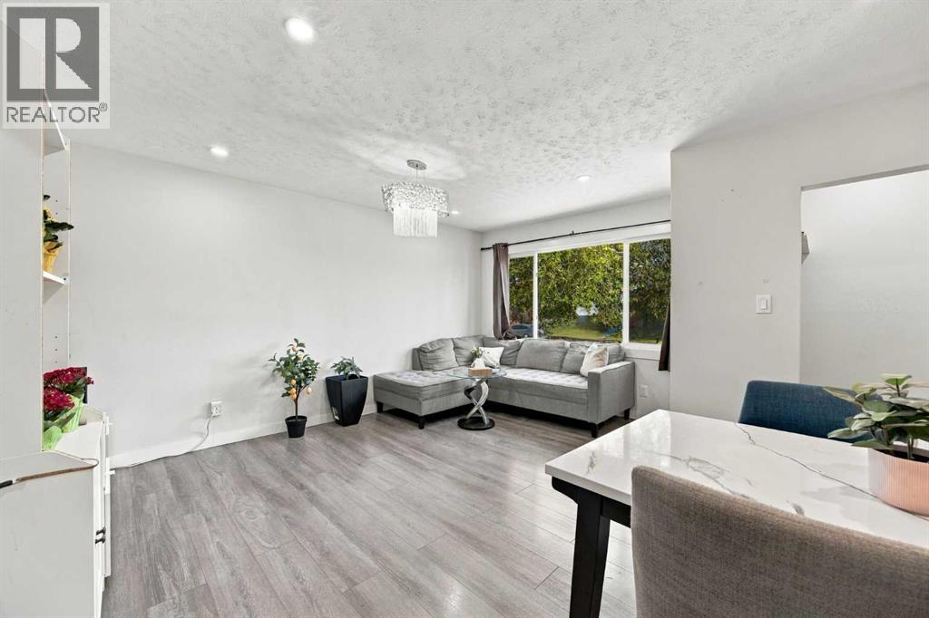 2035 47 Street SE photo 9