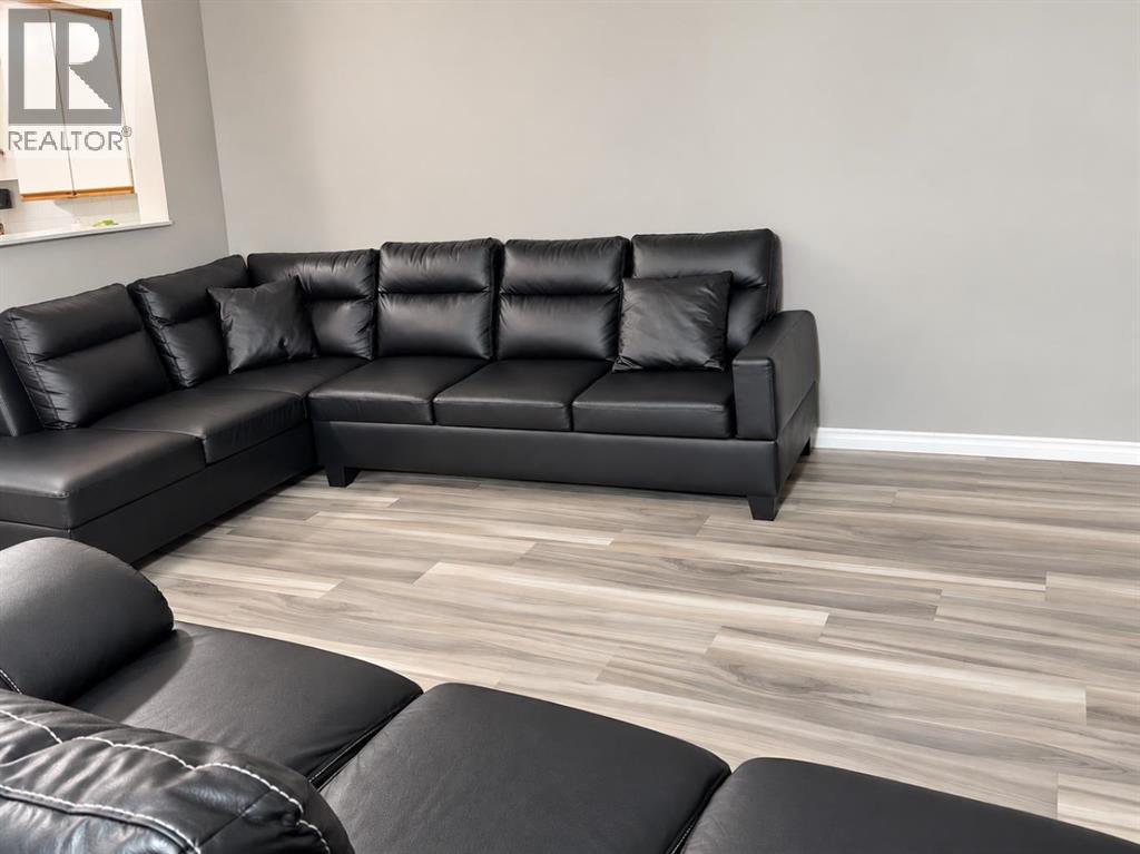 76 Martinbrook Link NE photo 4