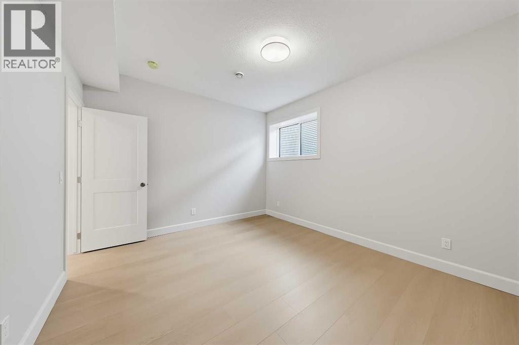 2314 22 Avenue SW photo 37