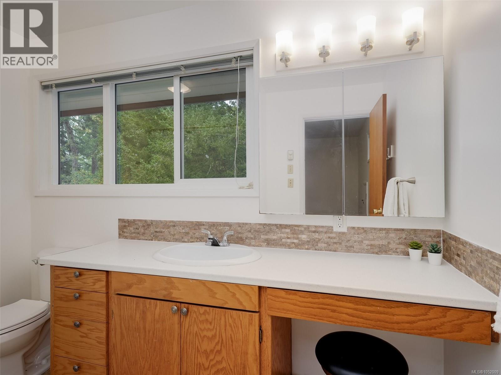  3536 Henderson Road, Oak Bay