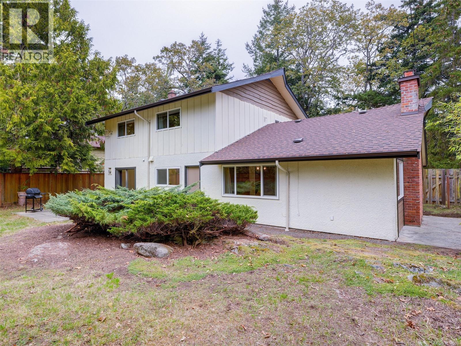  3536 Henderson Road, Oak Bay