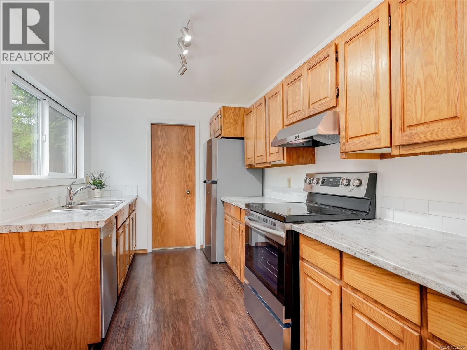  3536 Henderson Road, Oak Bay