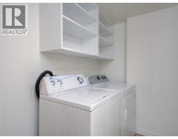 Kitchen - 3536 Henderson Rd, Oak Bay, BC V8P5B1 Photo 12