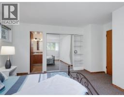 Living room - 3536 Henderson Rd, Oak Bay, BC V8P5B1 Photo 14