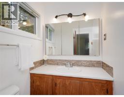 Entrance - 3536 Henderson Rd, Oak Bay, BC V8P5B1 Photo 15