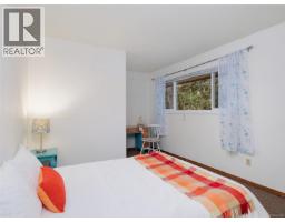 3536 Henderson Rd, Oak Bay, BC V8P5B1 Photo 16