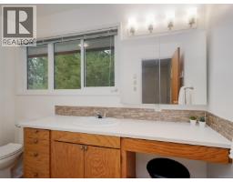 3536 Henderson Rd, Oak Bay, BC V8P5B1 Photo 18