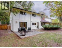 3536 Henderson Rd, Oak Bay, BC V8P5B1 Photo 20
