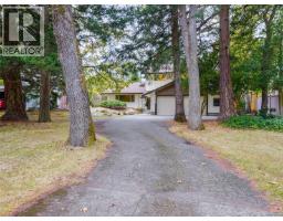 3536 Henderson Rd, Oak Bay, BC V8P5B1 Photo 24