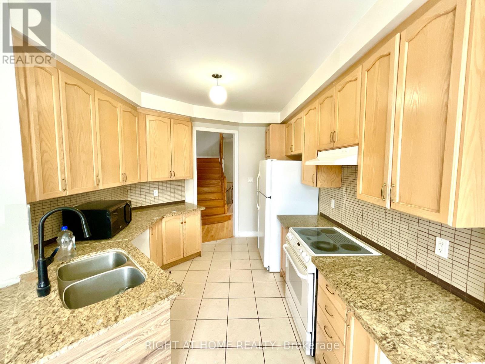 A - 10 VANDERBRINK DRIVE, Brampton (Sandringham-Wellington) — photo 4