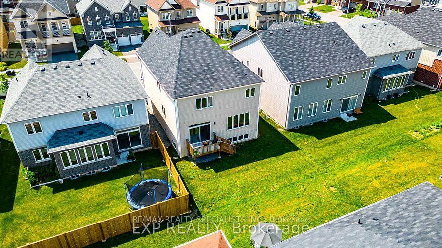 8 SARA DRIVE - 33