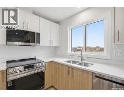 4pc Bathroom - 273 Mark Bend, Saskatoon, SK S7V2B8 Photo 9