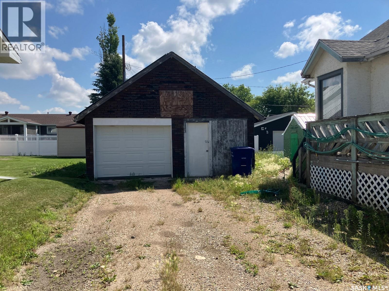 2911 Albert STREET - 35