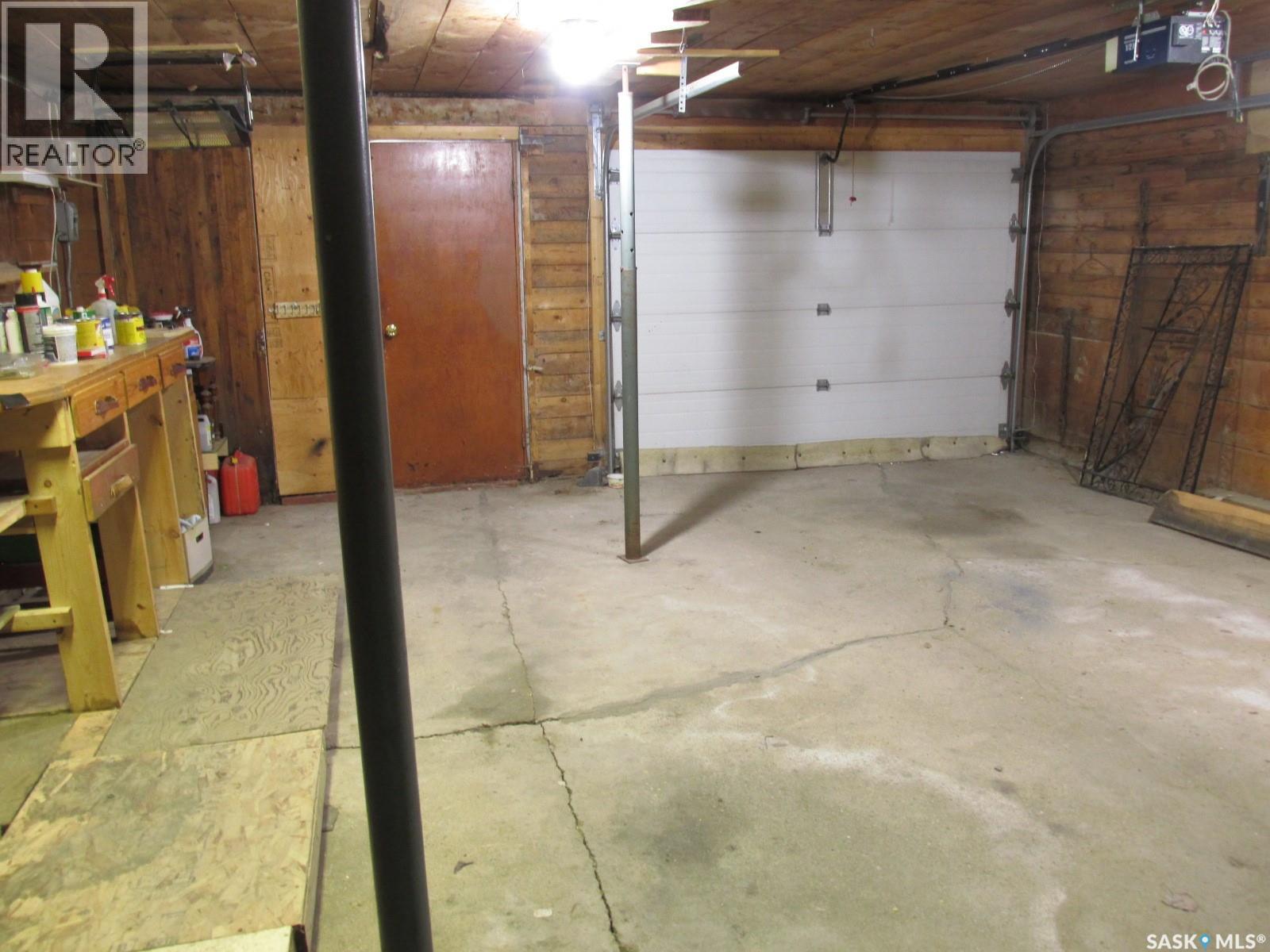 2911 Albert STREET - 37