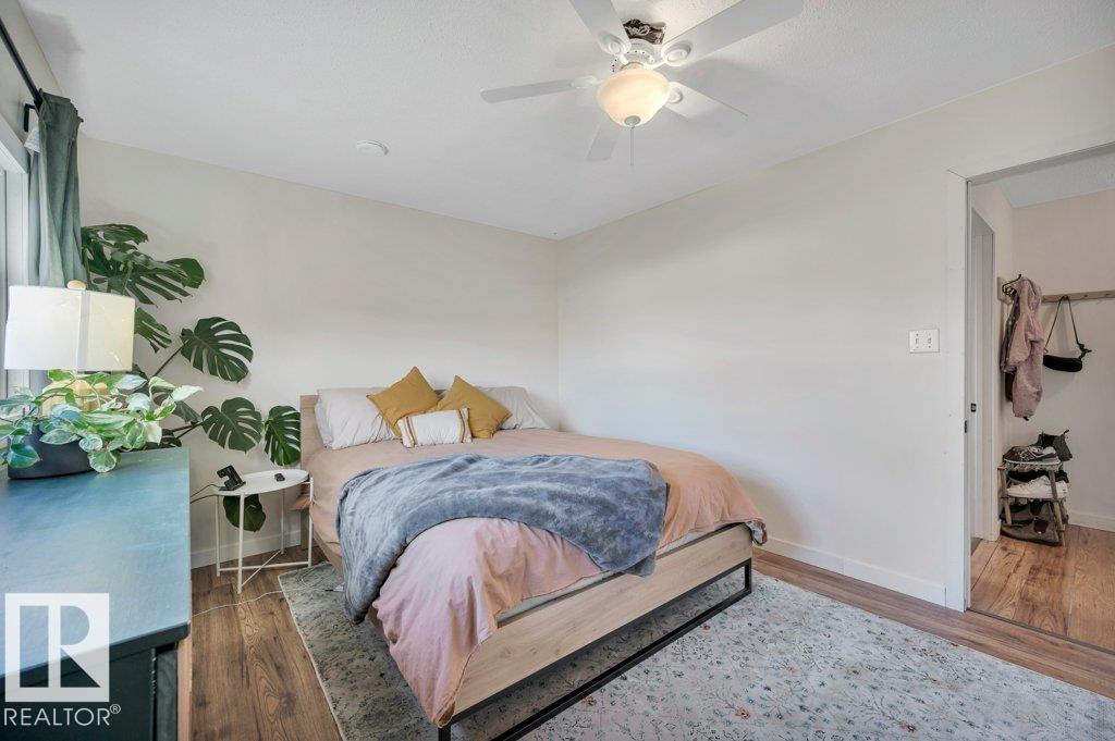 4820 49 ST - 23