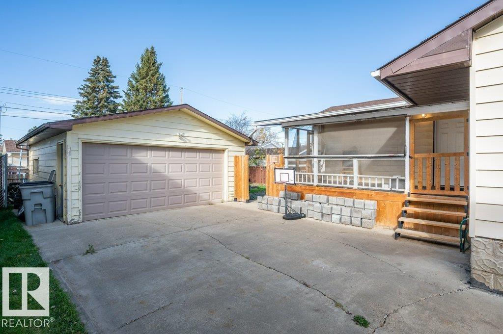 4820 49 ST - 40