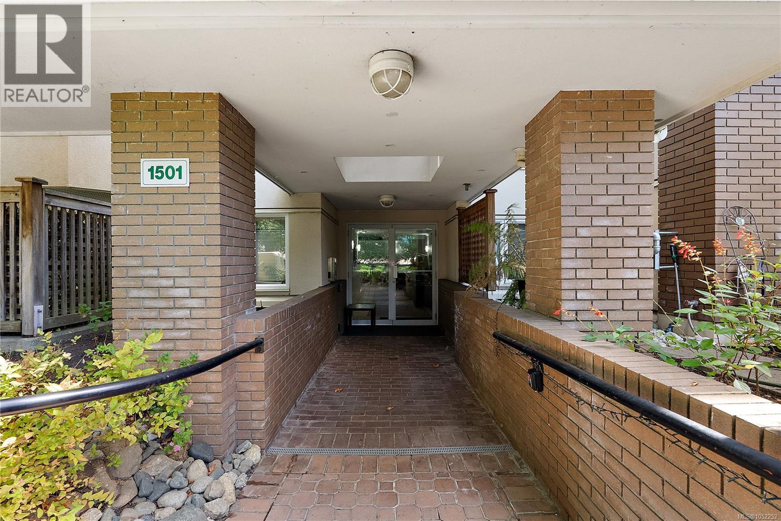 #204 1501 Richmond Ave - 22