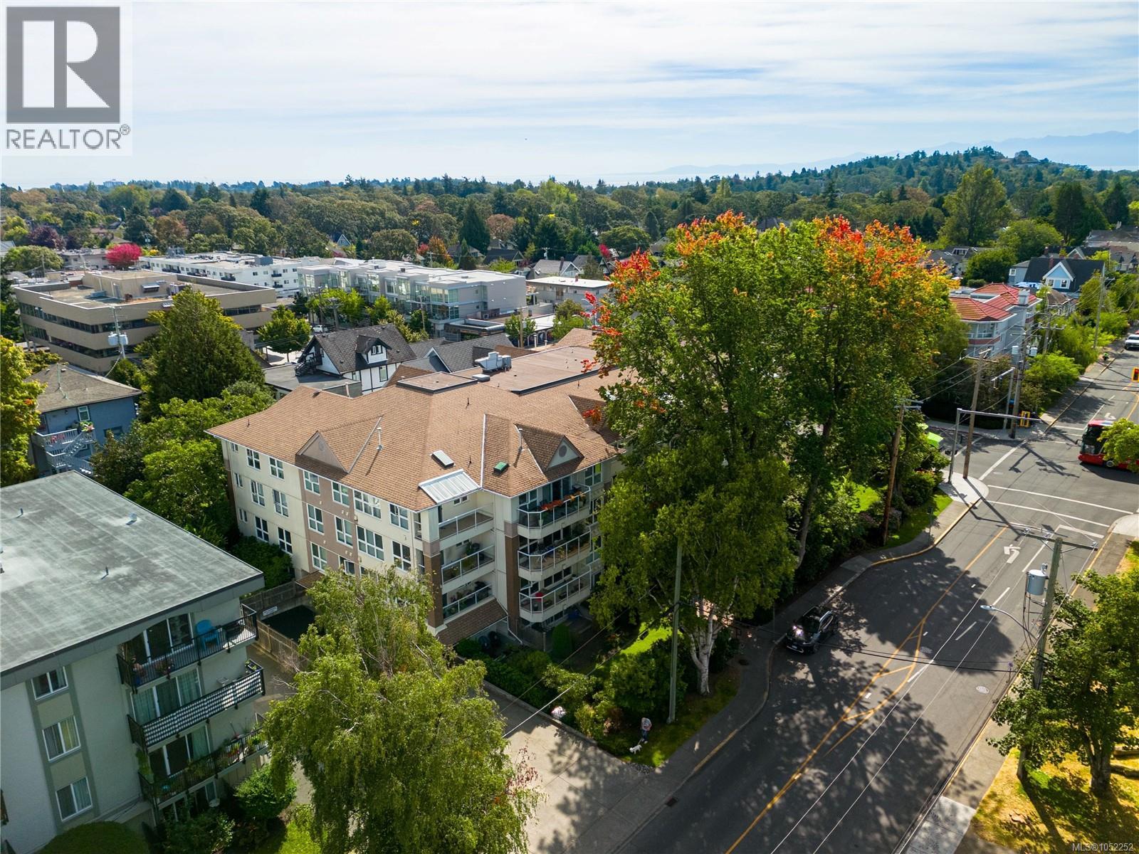 204 1501 Richmond Avenue, Victoria