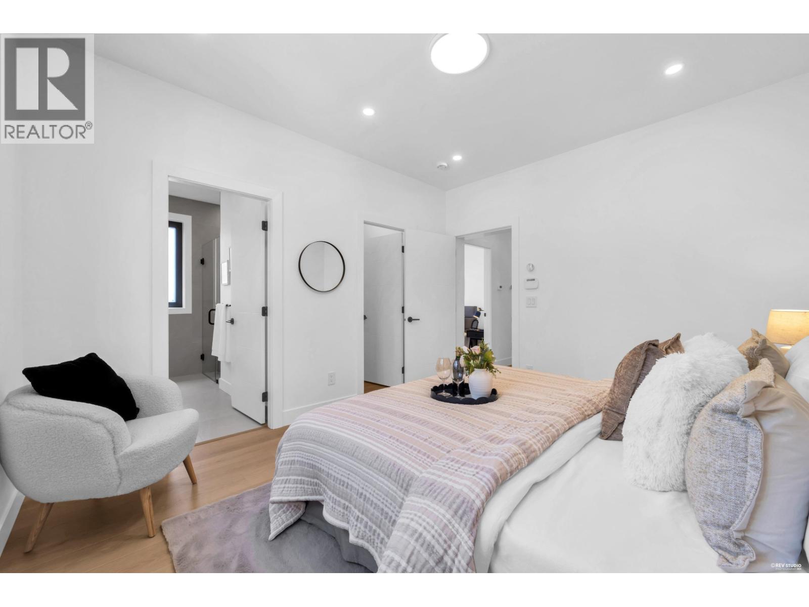 Photo of 2 2316 CLIFF AVENUE 19