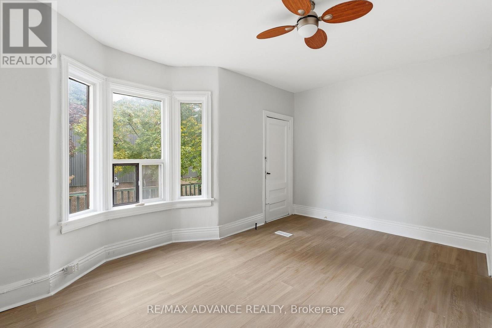 82a Augusta Avenue — photo 23