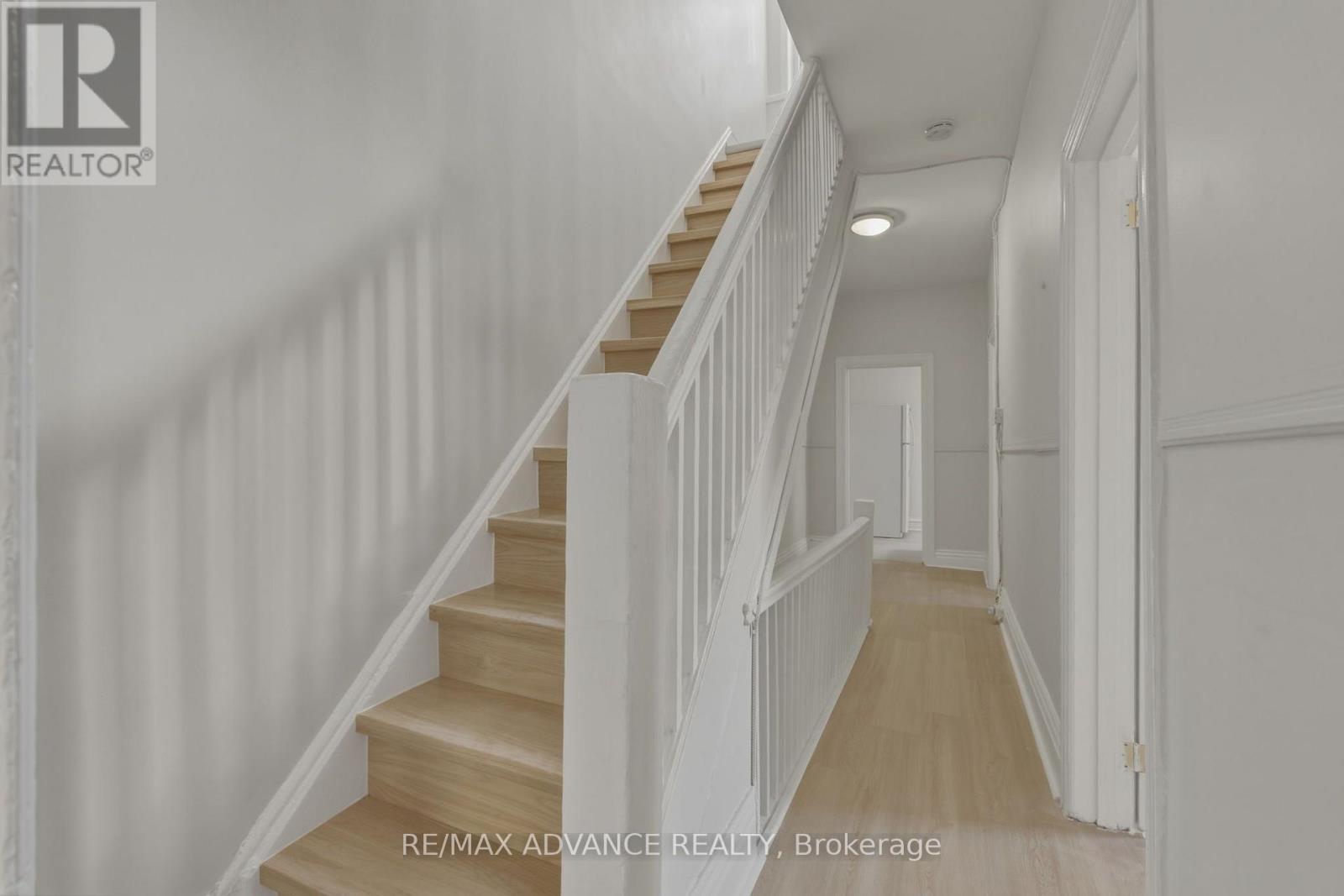 82a Augusta Avenue — photo 20