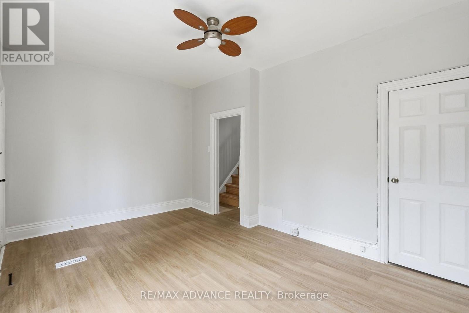 82a Augusta Avenue — photo 25
