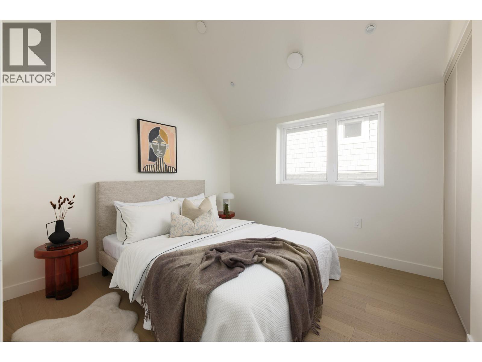 Photo of 1 141 E 22ND AVENUE 18
