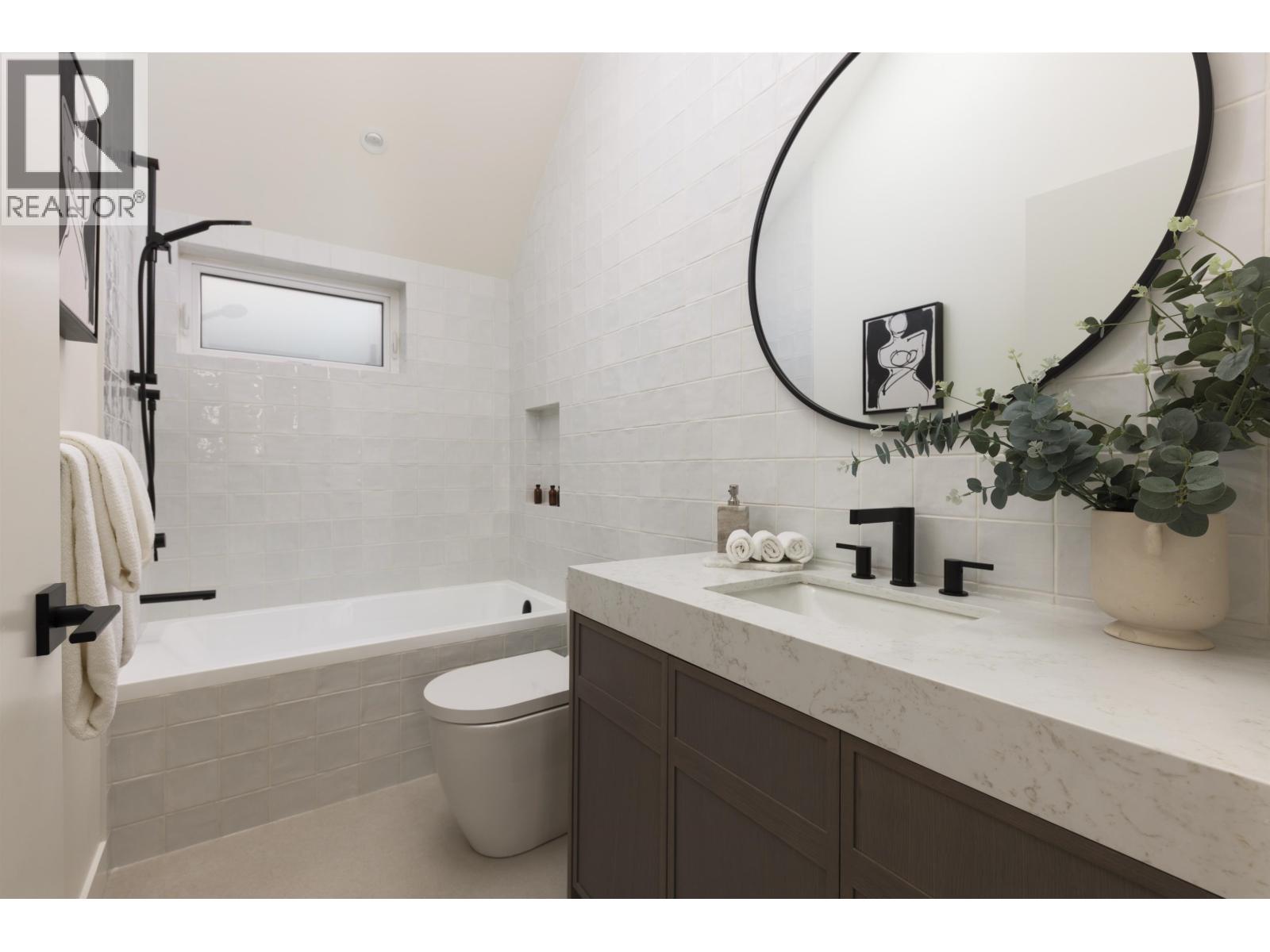 Photo of 1 141 E 22ND AVENUE 17