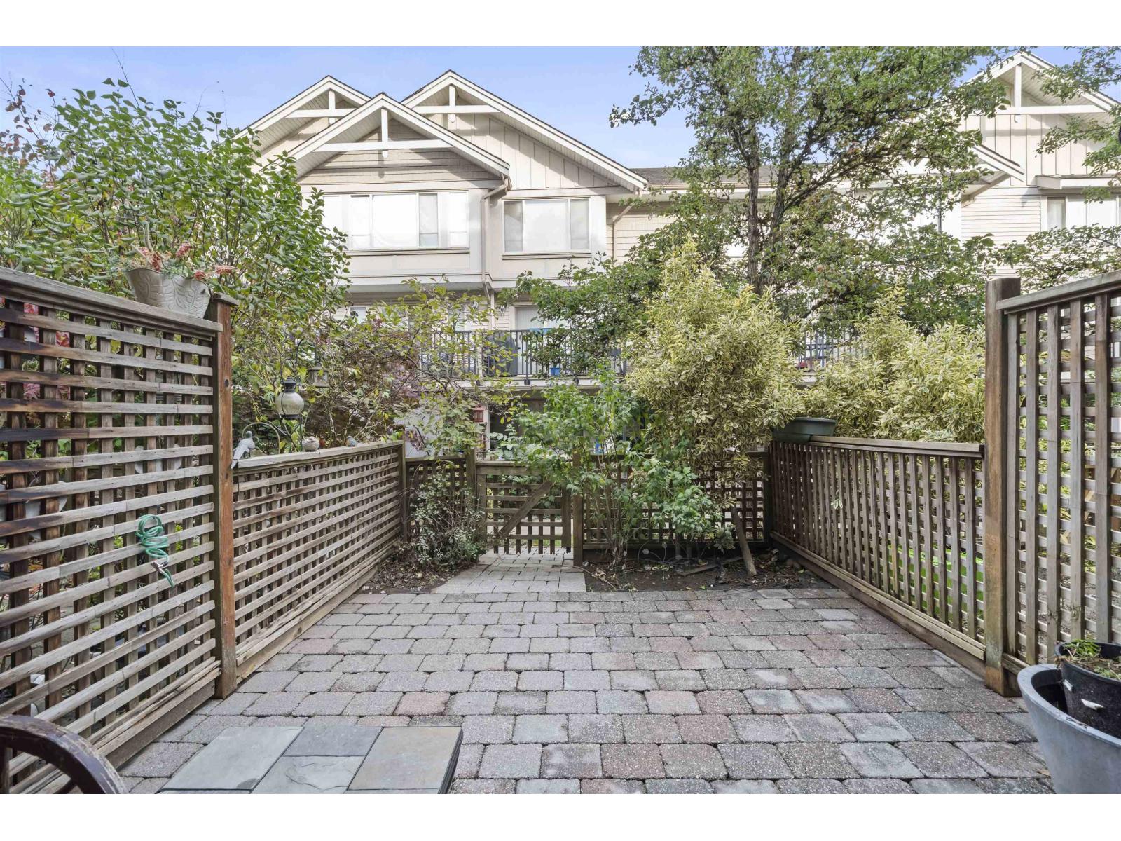 Photo of 13 5388 201A STREET 27