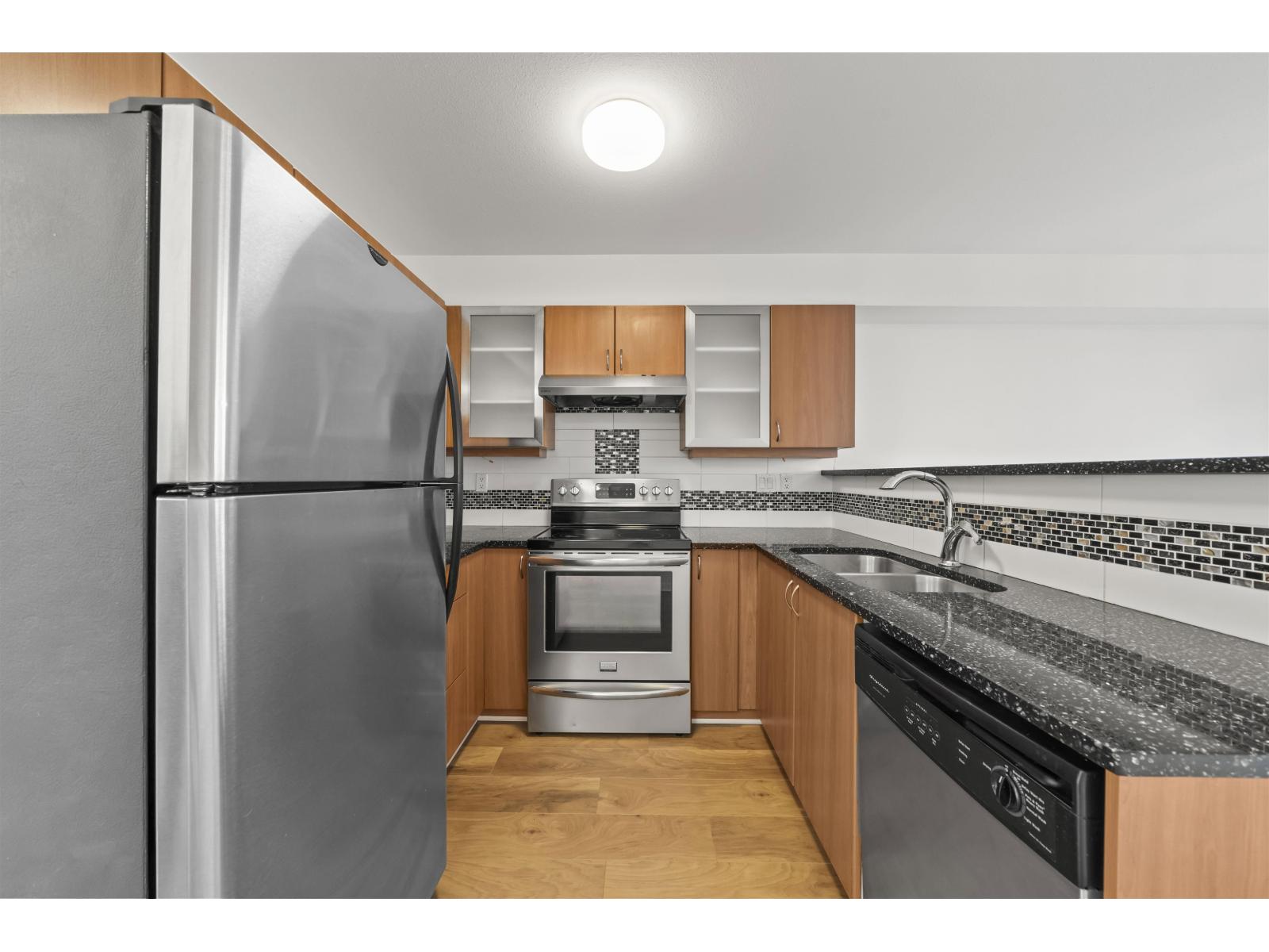 Photo of 13 5388 201A STREET 18