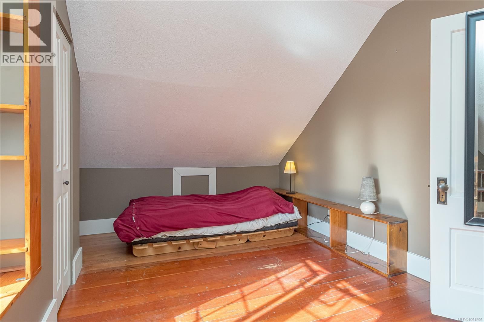 9945 Cedar St - Image 31