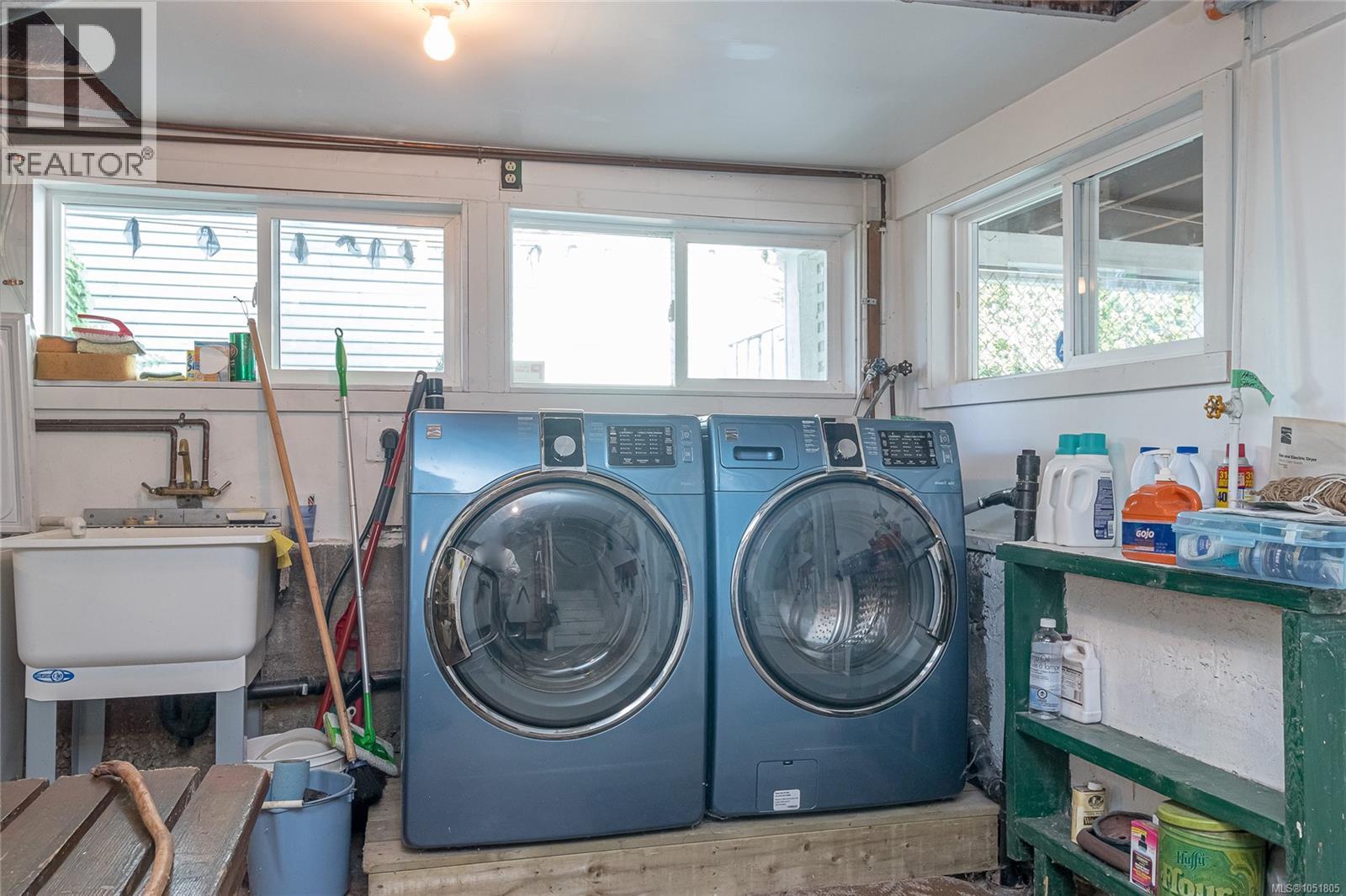 9945 Cedar St - Image 35