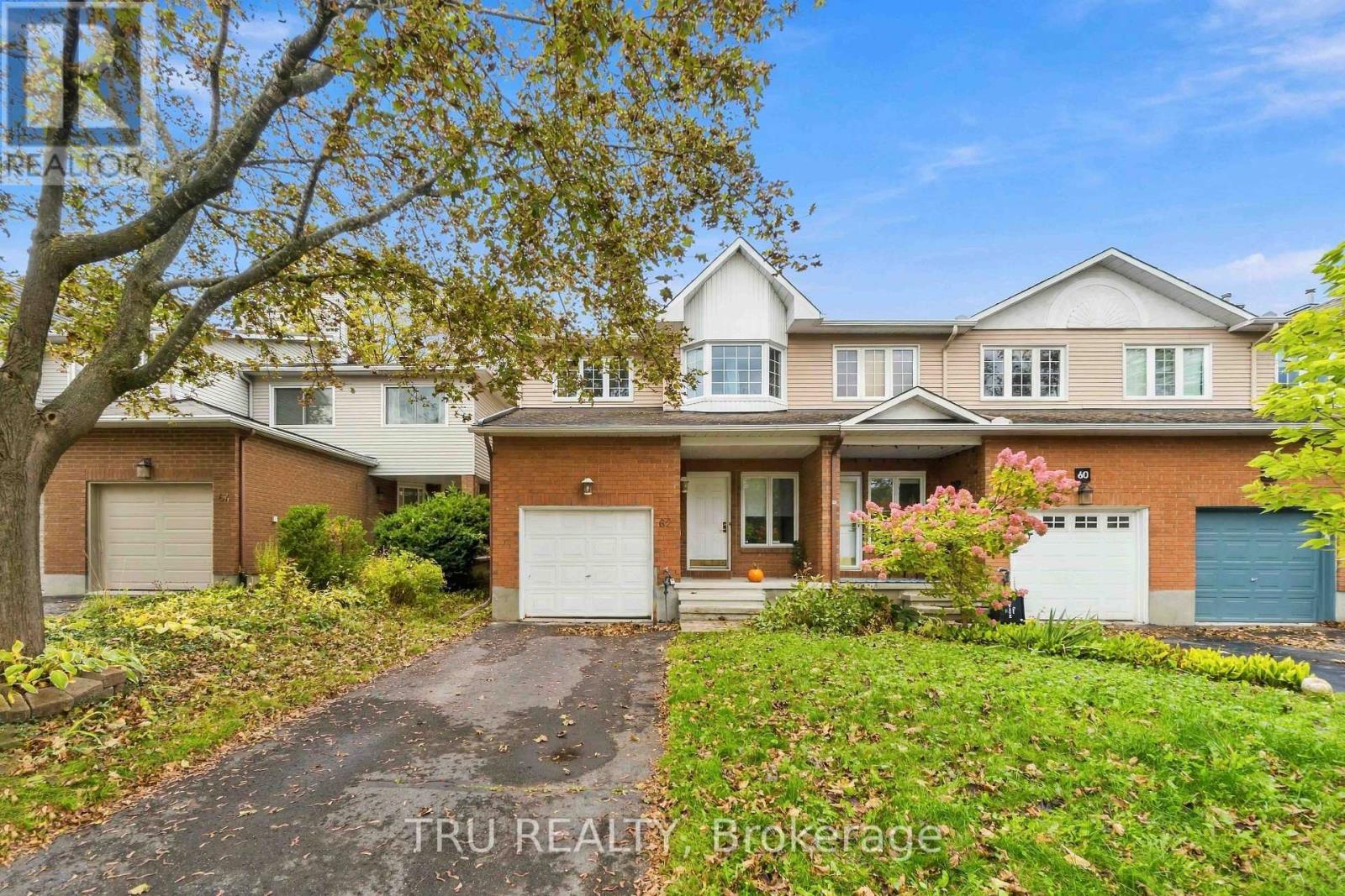62 Hunter'S Glen Crescent