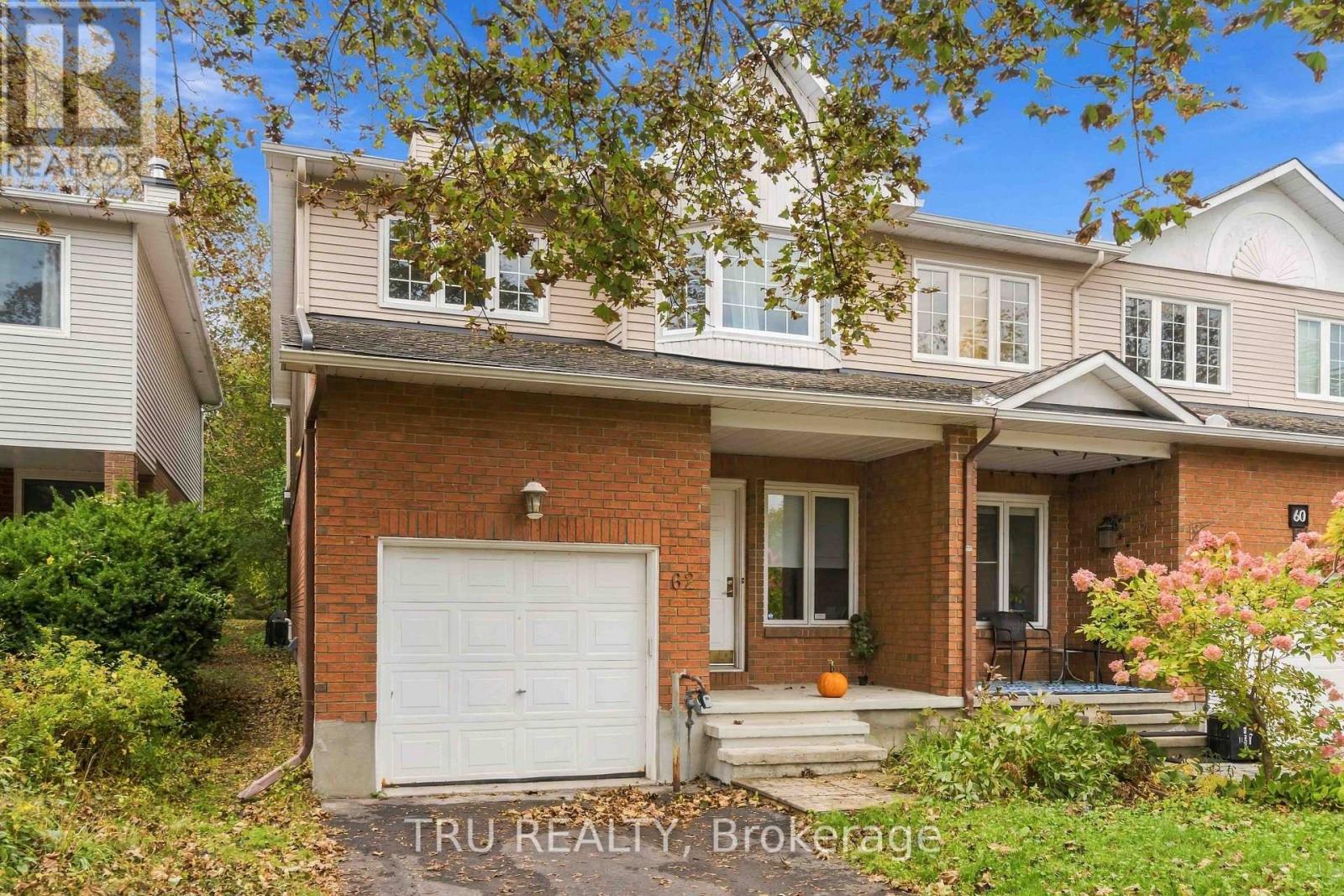 62 HUNTER'S GLEN CRESCENT - 2