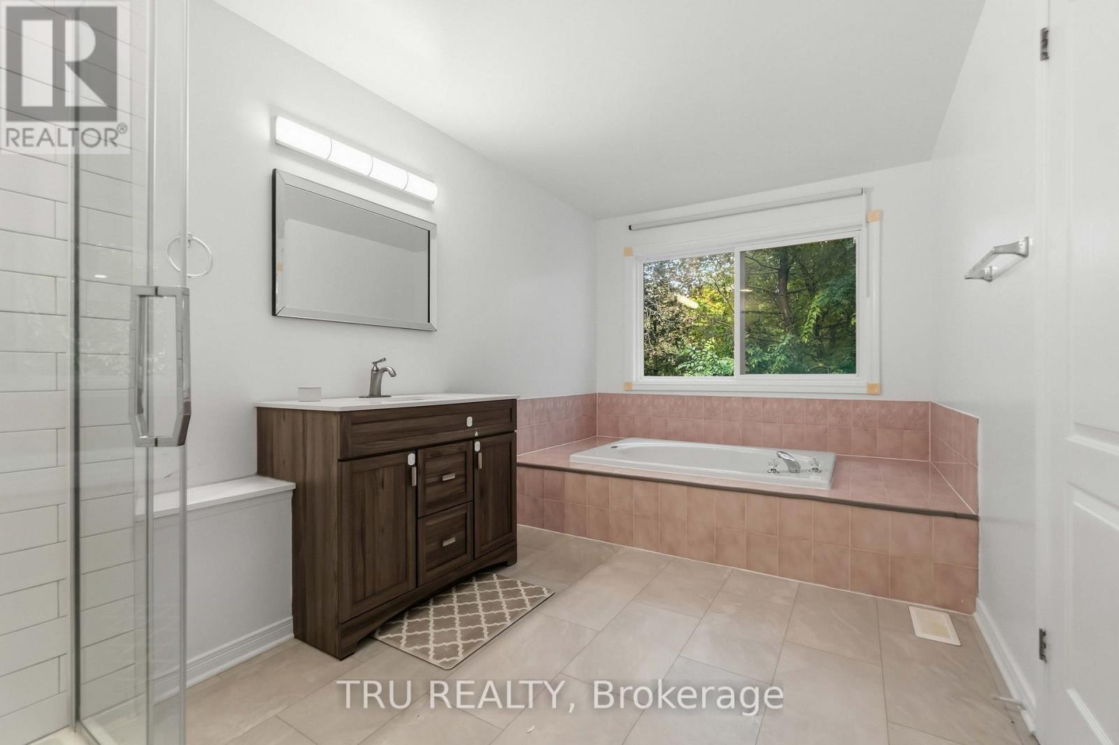 62 Hunter'S Glen Crescent — photo 23