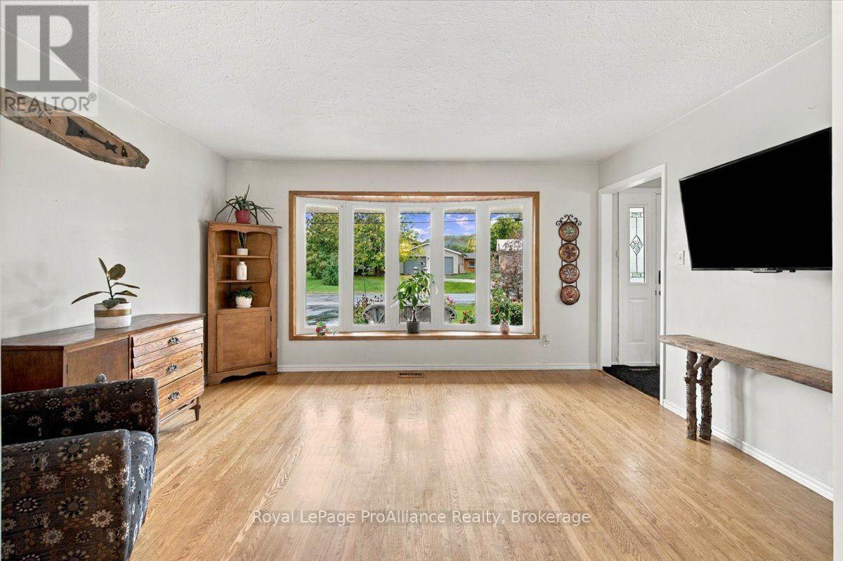 106 Burns Avenue, Quinte West, ON photo 9