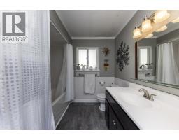 741 E 18th Street, North Vancouver, BC V7L2Y7 Photo 16