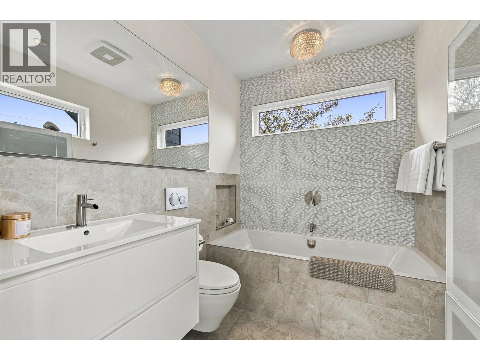 Photo of 2505 ADANAC STREET 28