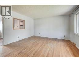 2056 Cottonwood Crescent SE - photo 4