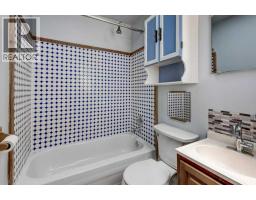 2056 Cottonwood Crescent SE - photo 17
