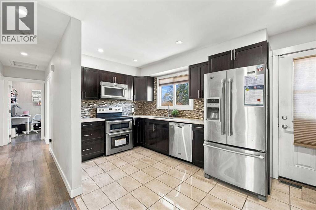 2035 47 Street SE photo 11