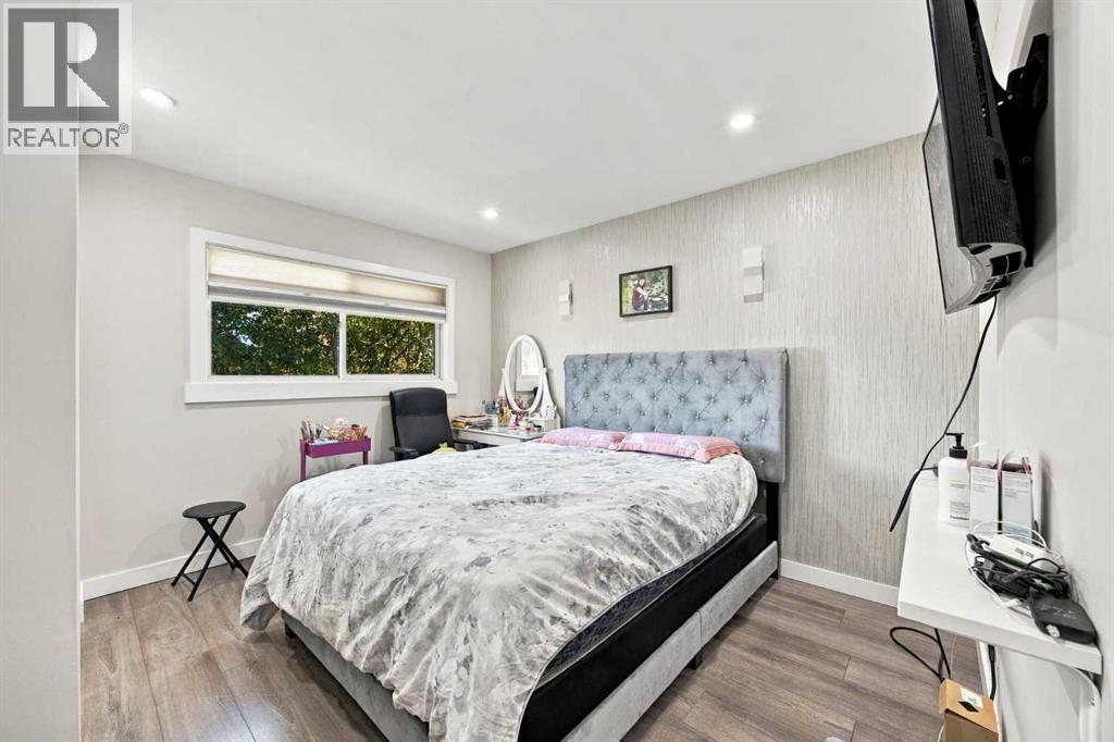 2035 47 Street SE photo 15