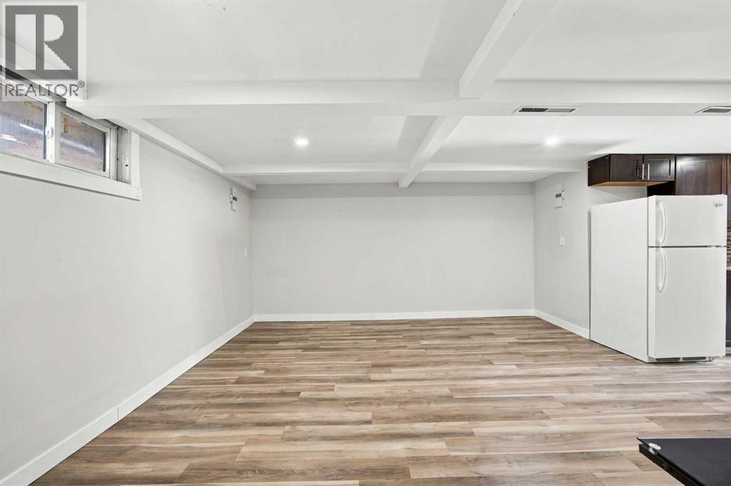 2035 47 Street SE photo 17