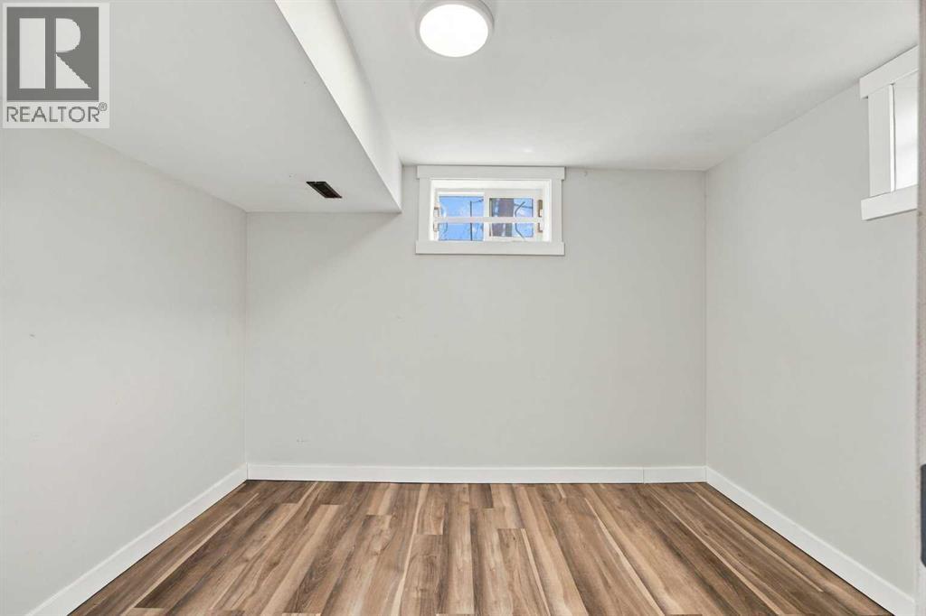 2035 47 Street SE photo 26