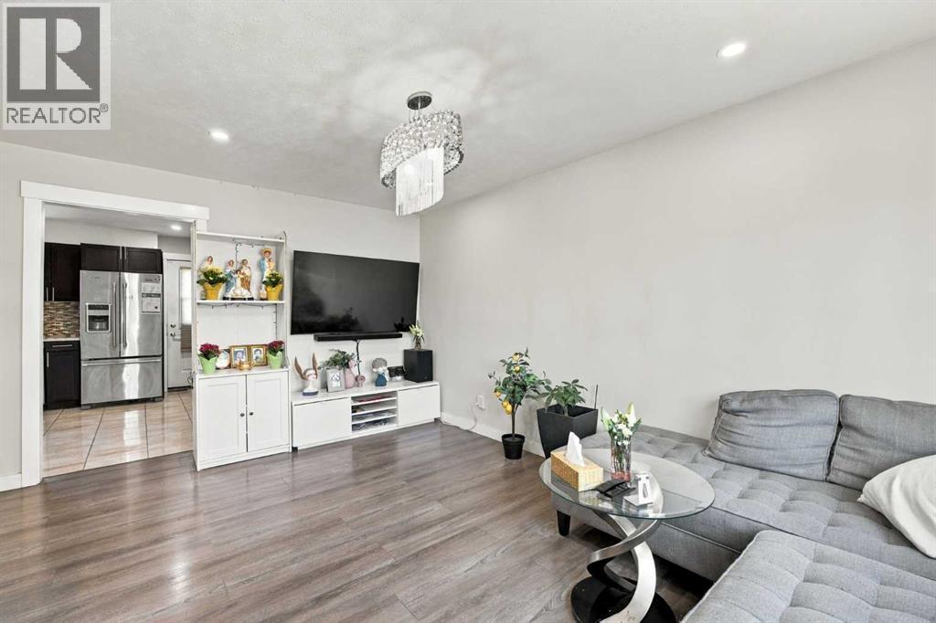 2035 47 Street SE photo 6