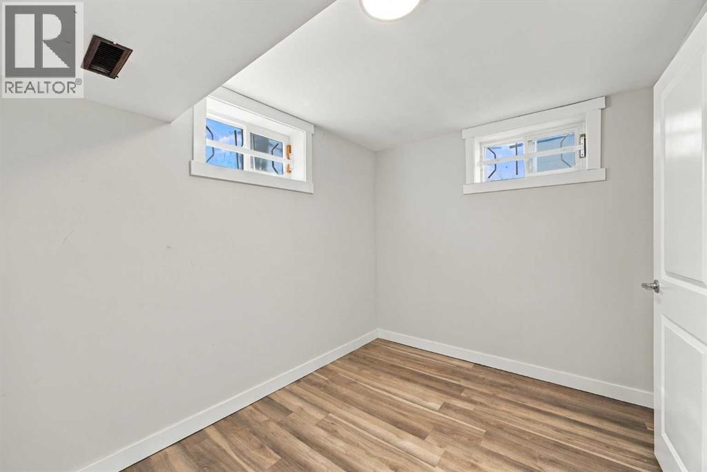 2035 47 Street SE photo 27