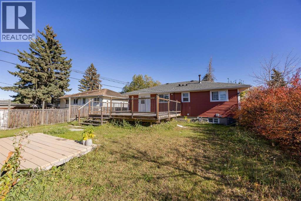 2035 47 Street SE photo 31