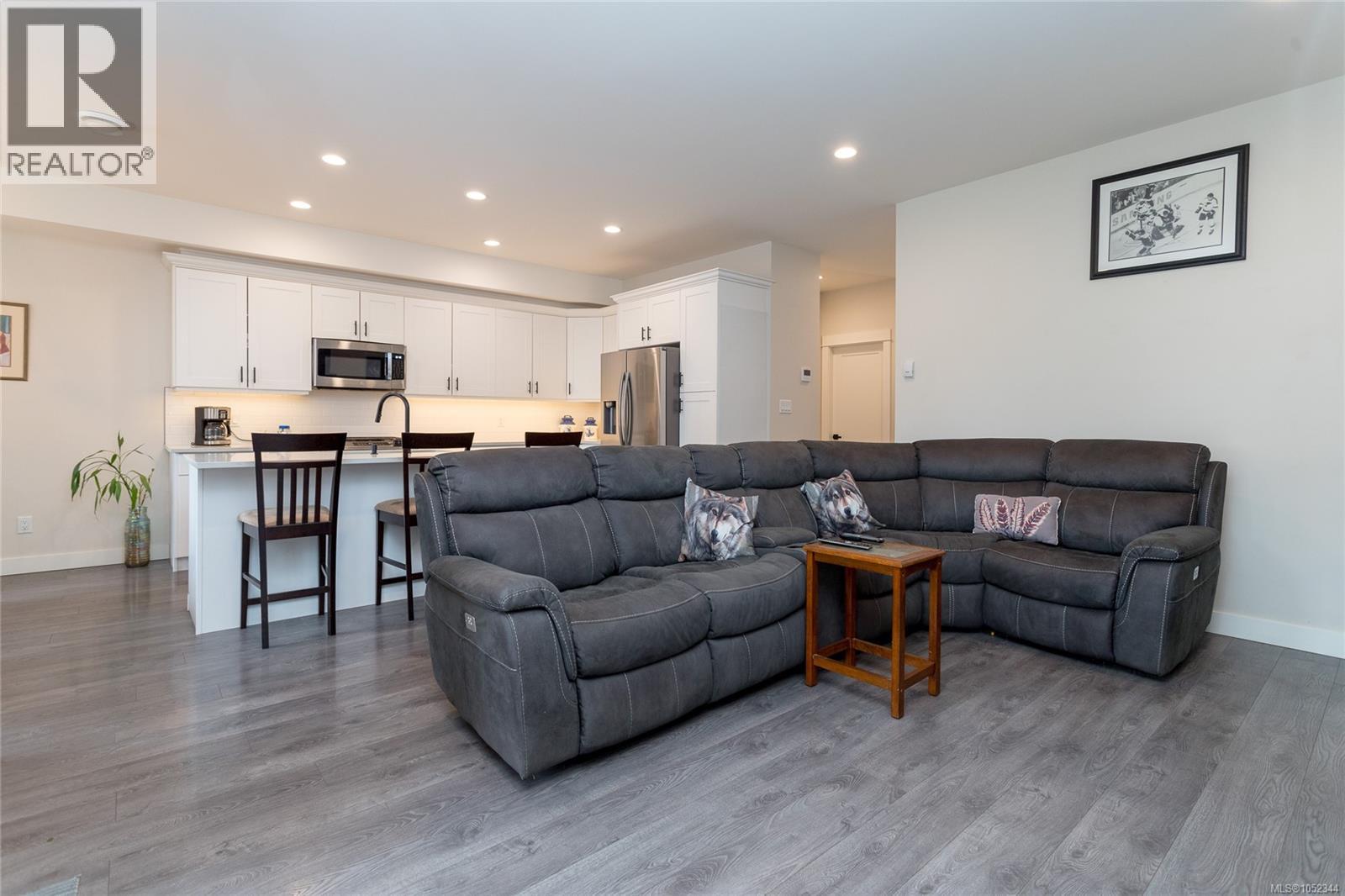 6897 Beaton Rd - 5