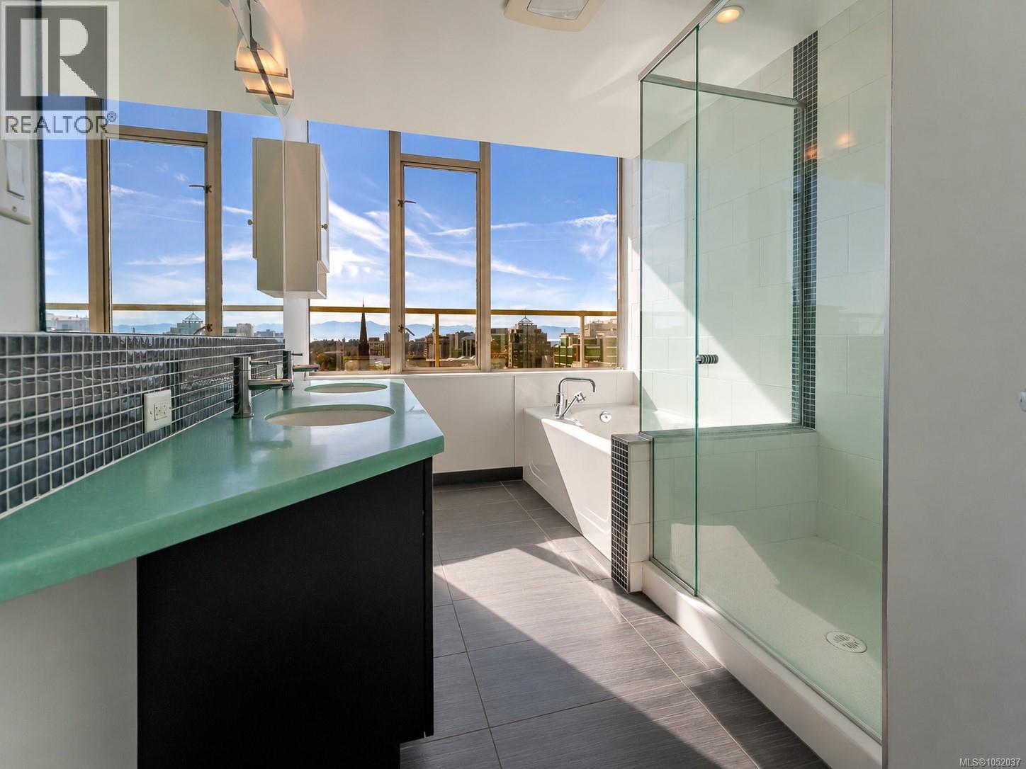 PH 1501 760 Johnson Street, Victoria